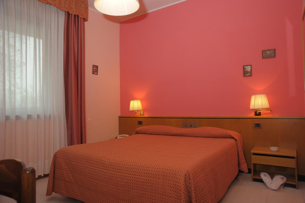 Le Gronde Hotel Cava Manara Room photo