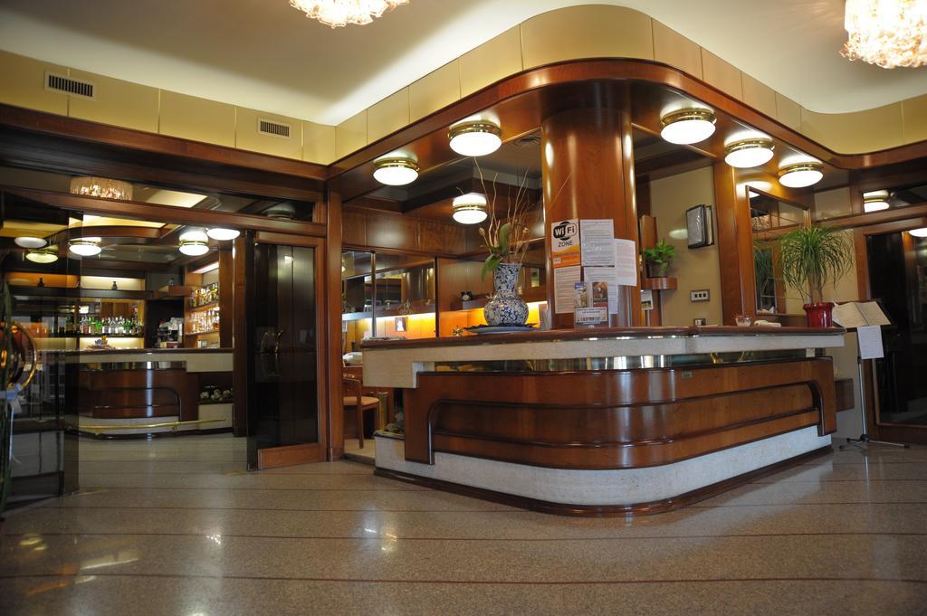 Le Gronde Hotel Cava Manara Exterior photo