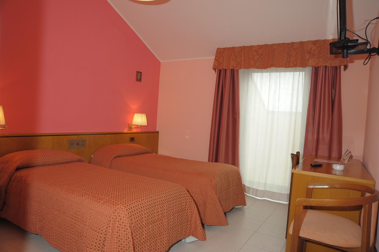 Le Gronde Hotel Cava Manara Exterior photo